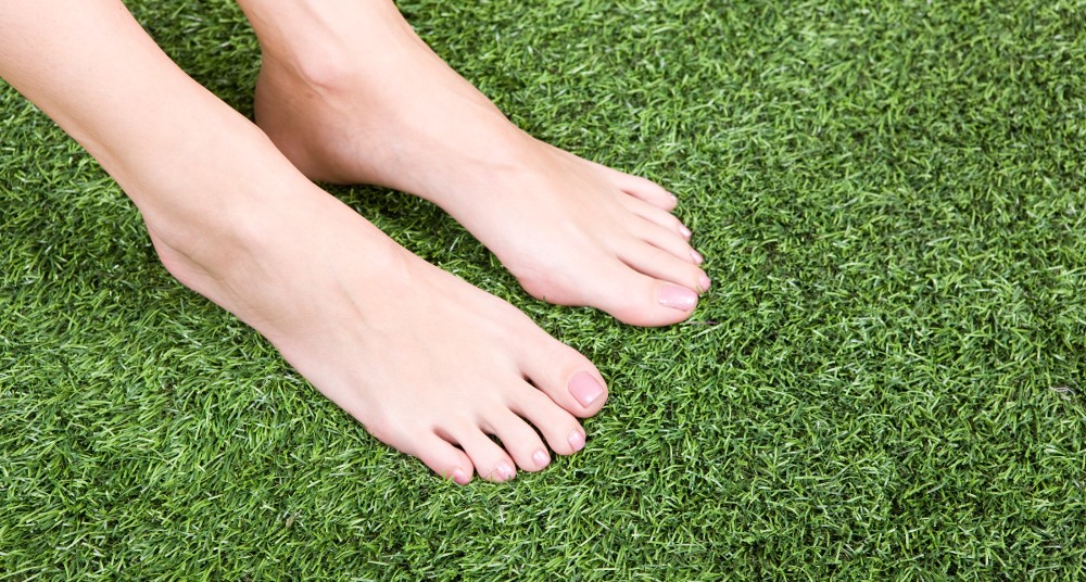 Feet in grass without toenail fungus